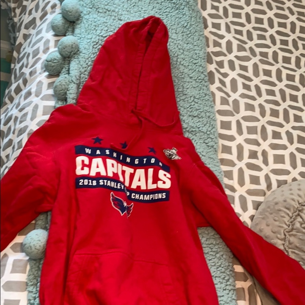 Comfy caps sweatshirt